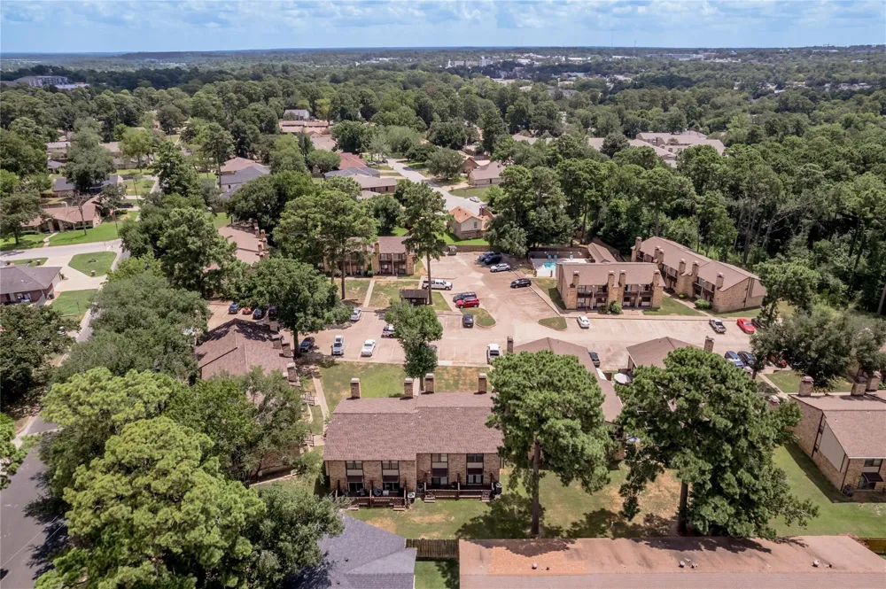 2521 Crosstimbers Street #B1 Huntsville, TX 77320