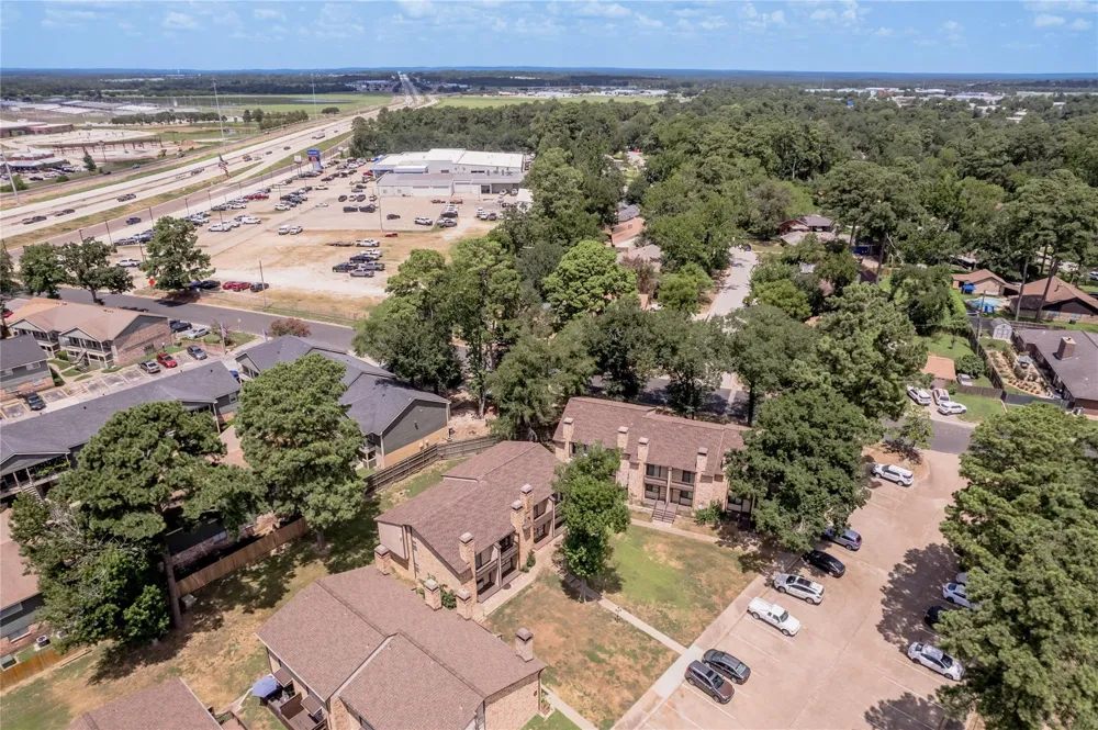 2521 Crosstimbers Street #B1 Huntsville, TX 77320