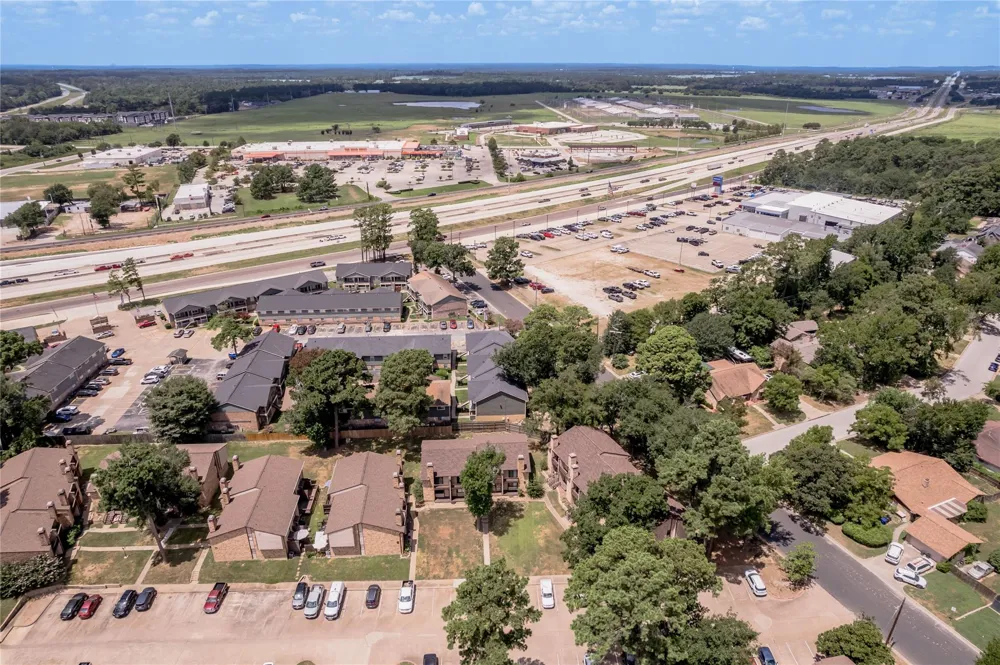 2521 Crosstimbers Street #B1 Huntsville, TX 77320