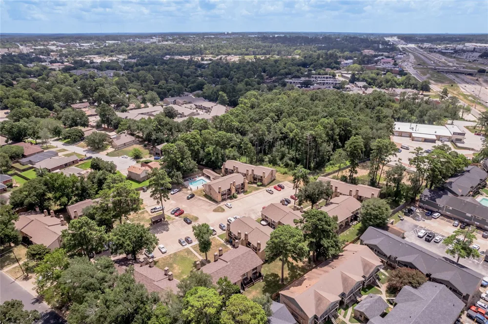 2521 Crosstimbers Street #B1 Huntsville, TX 77320