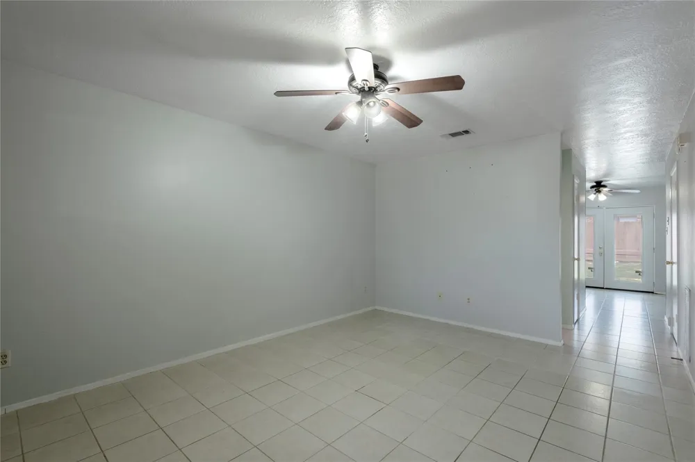 2521 Crosstimbers Street #B1 Huntsville, TX 77320