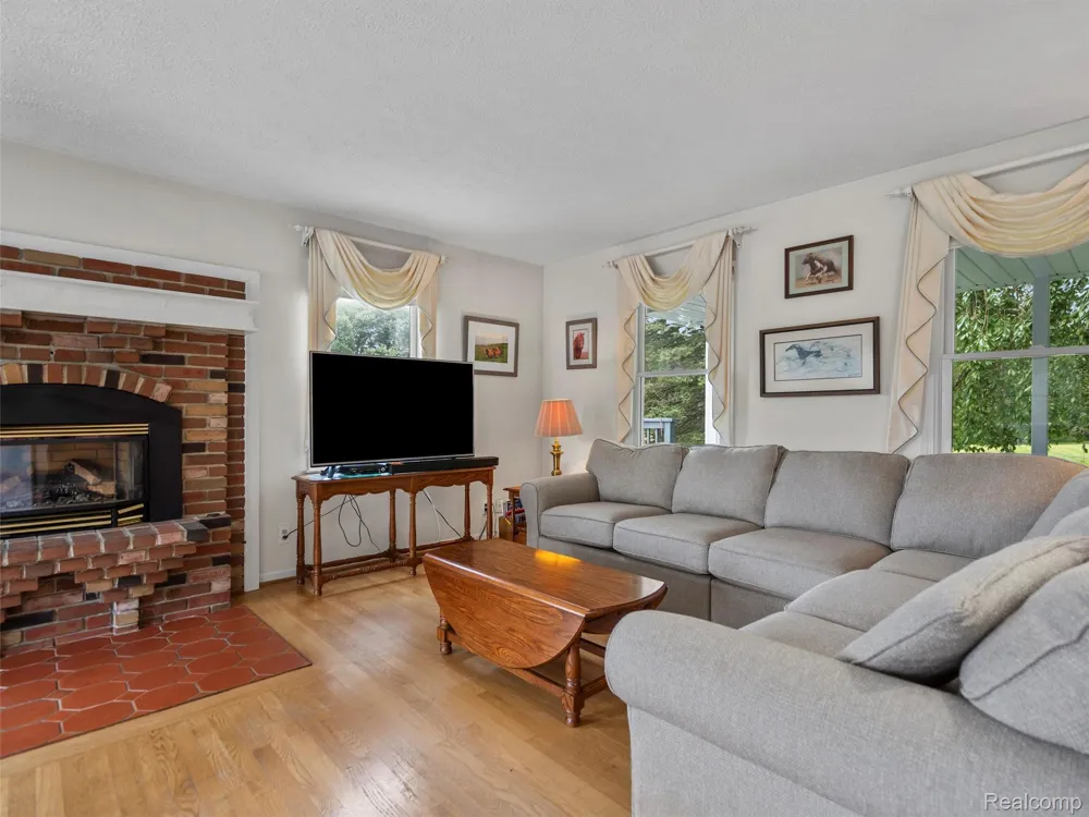 2273 Delano Road Oxford Charter Township, MI 48371