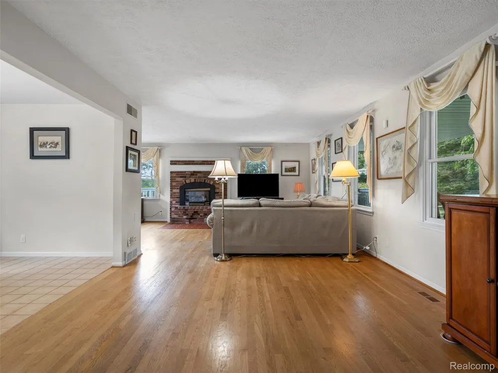 2273 Delano Road Oxford Charter Township, MI 48371