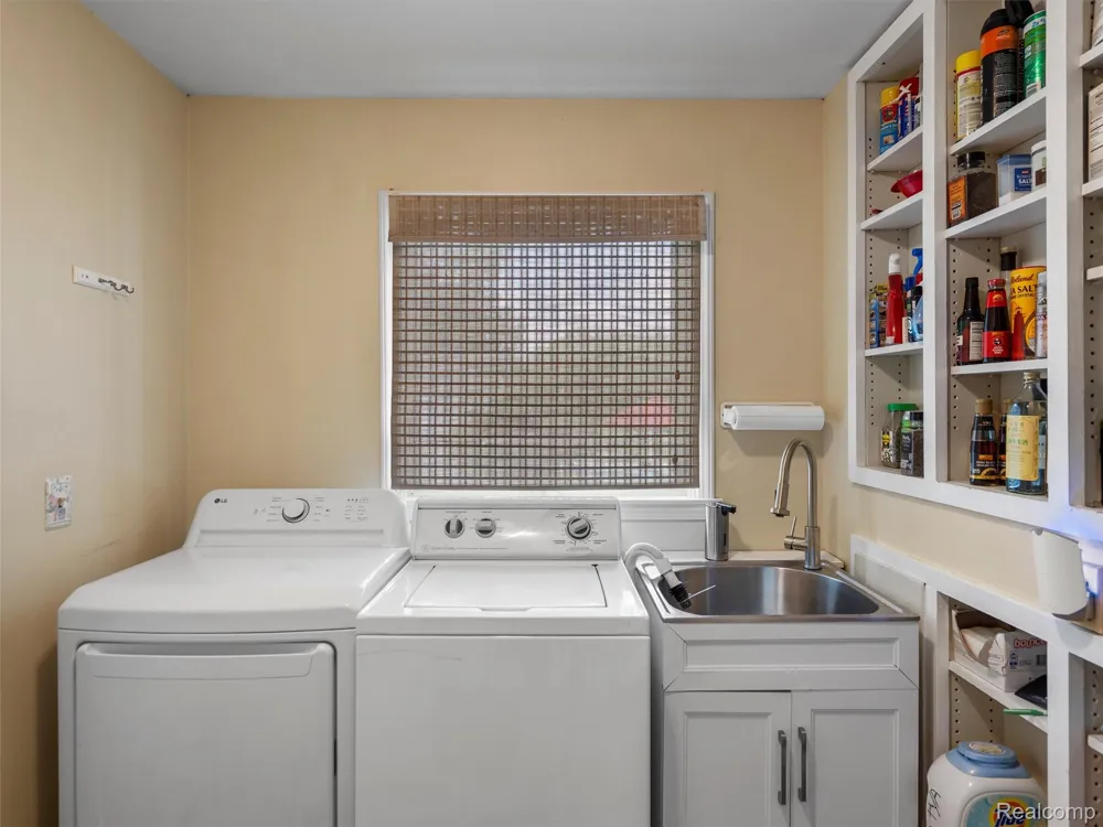 2273 Delano Road Oxford Charter Township, MI 48371
