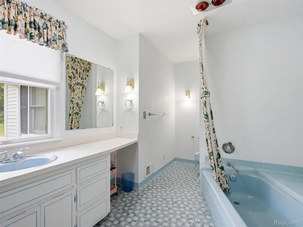 2273 Delano Road Oxford Charter Township, MI 48371