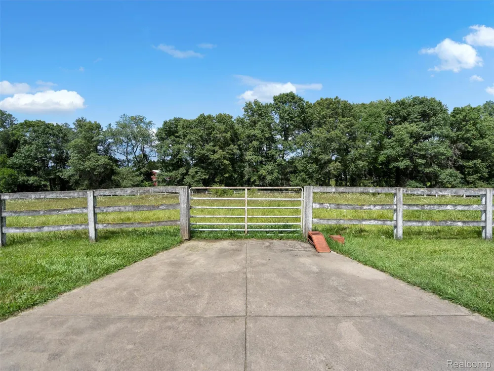 2273 Delano Road Oxford Charter Township, MI 48371