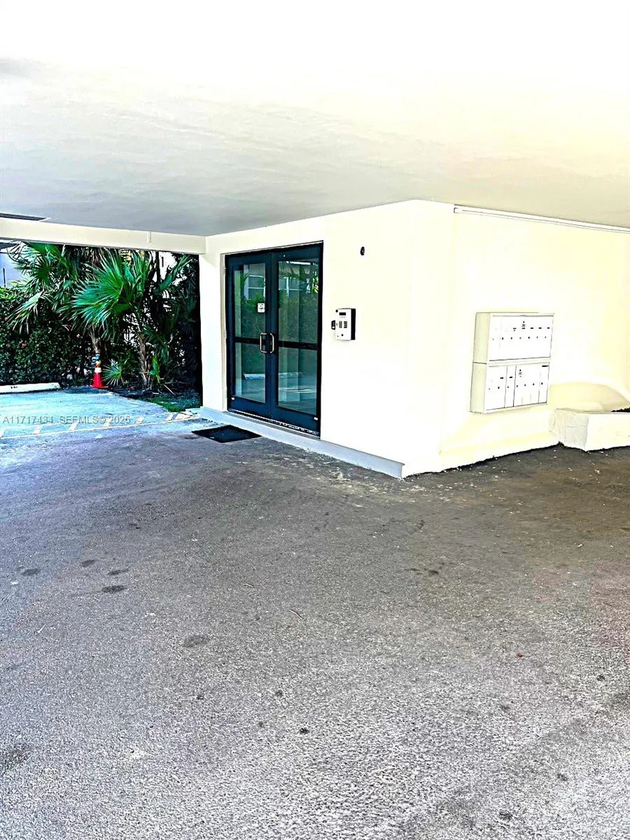 1020 94th St #203 Bay Harbor Islands, FL 33154