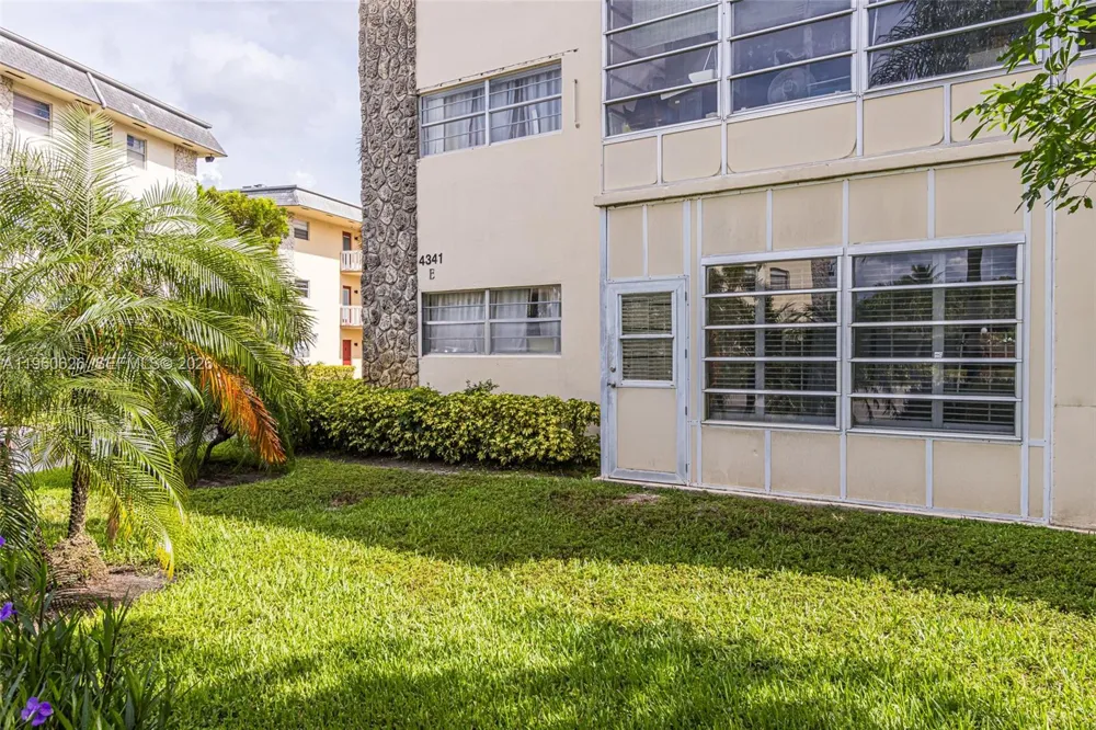 4341 NW 16th St #101 Lauderhill, FL 33313