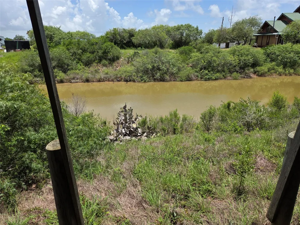 318 Porpoise Palacios, TX 77465