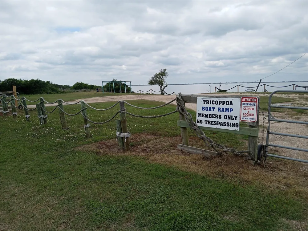 318 Porpoise Palacios, TX 77465