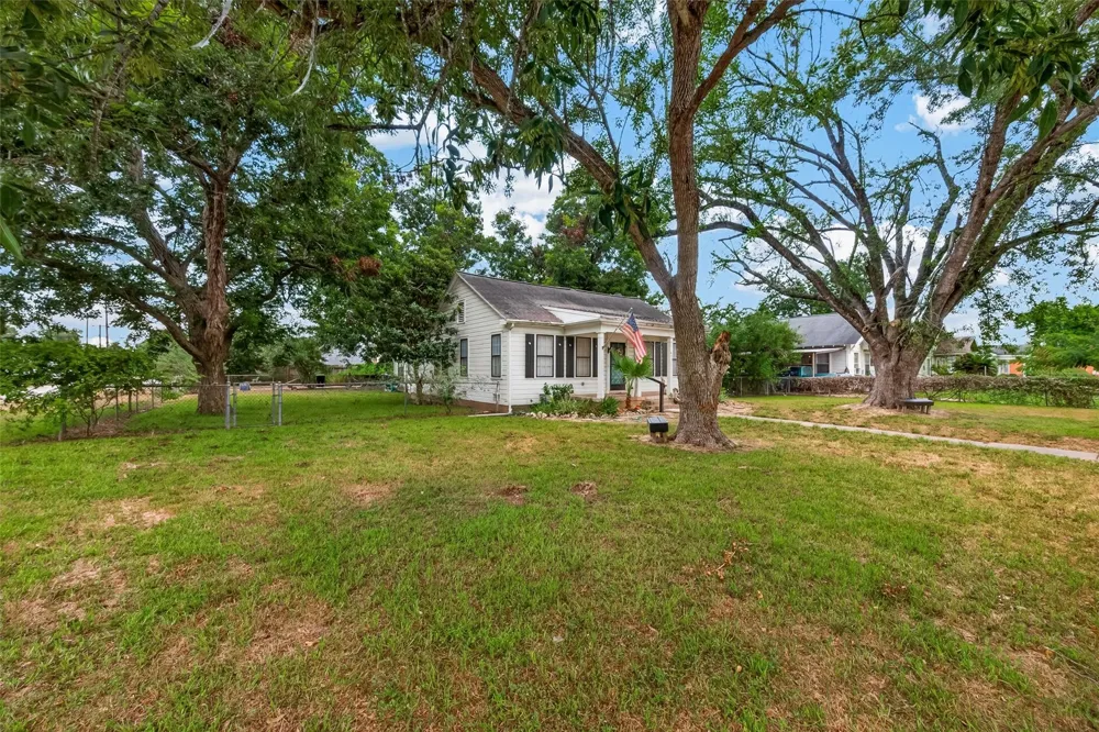 416 E Caney Street Wharton, TX 77488