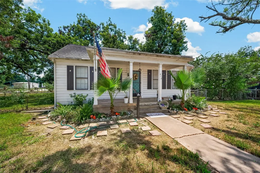 416 E Caney Street Wharton, TX 77488