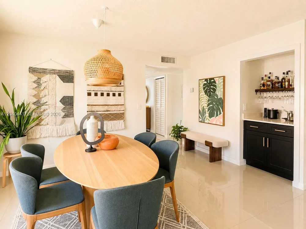 305 Lakeview Dr #204 Weston, FL 33326
