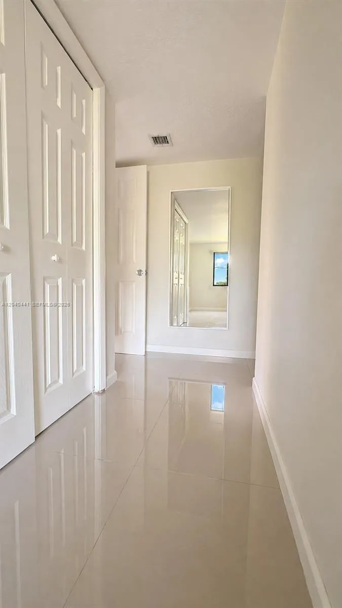 305 Lakeview Dr #204 Weston, FL 33326