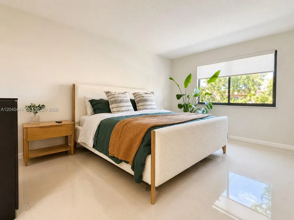 305 Lakeview Dr #204 Weston, FL 33326
