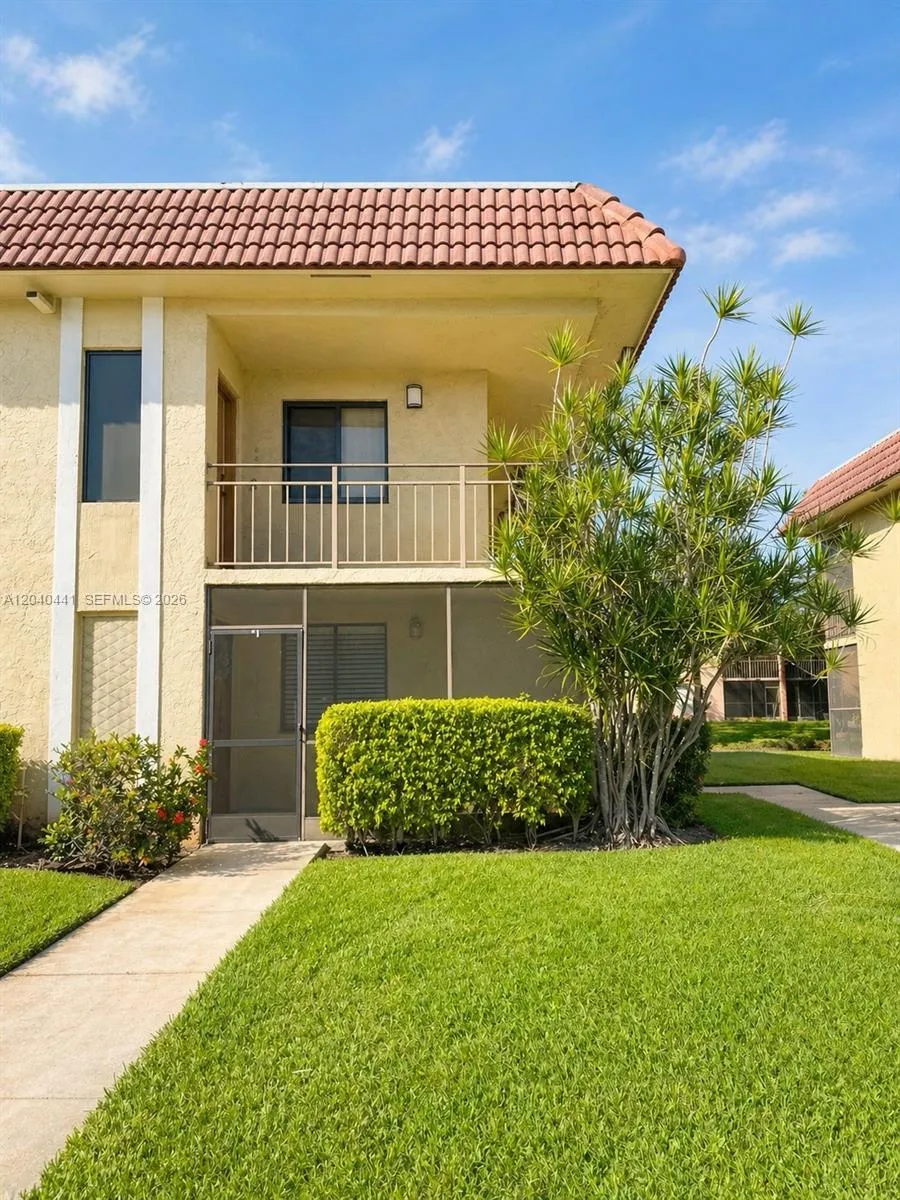 305 Lakeview Dr #204 Weston, FL 33326