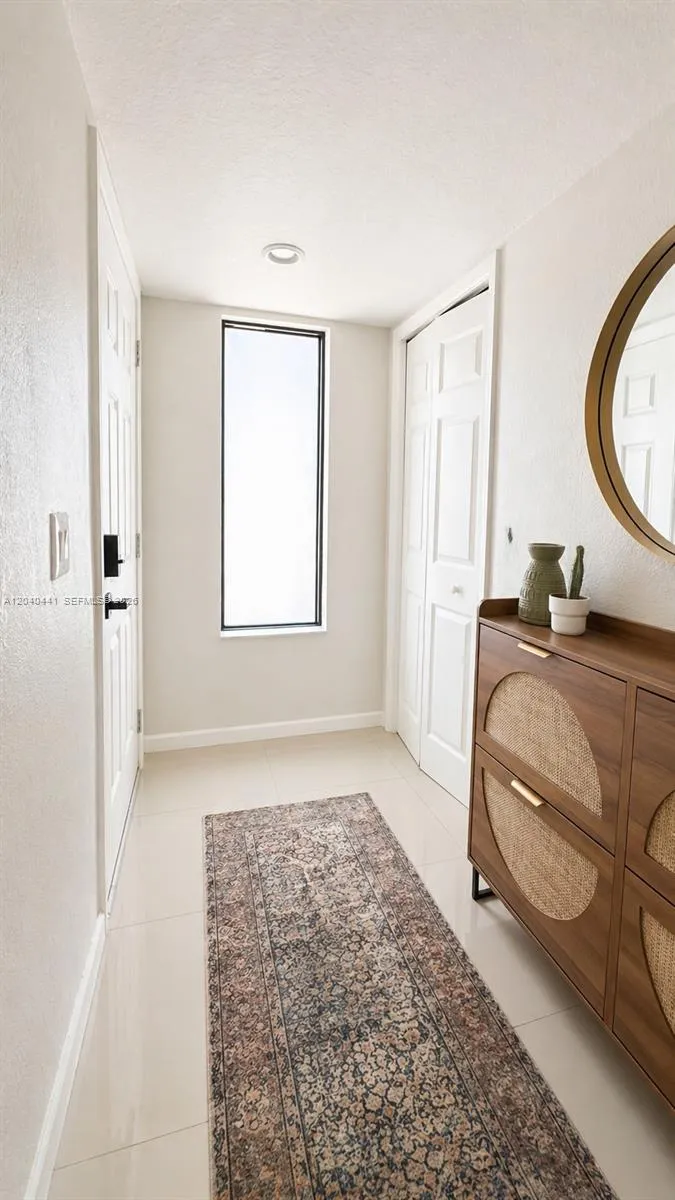 305 Lakeview Dr #204 Weston, FL 33326