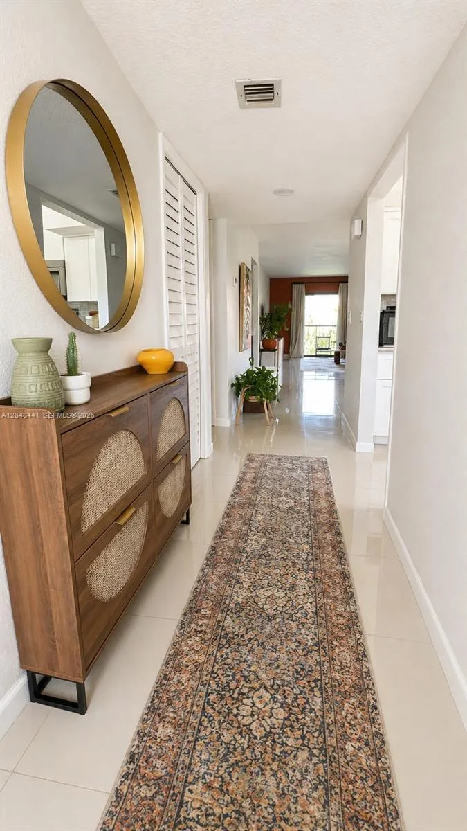 305 Lakeview Dr #204 Weston, FL 33326