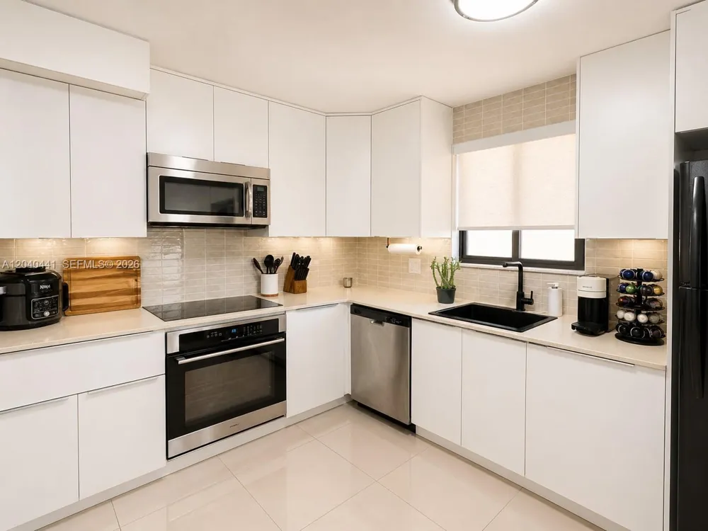 305 Lakeview Dr #204 Weston, FL 33326