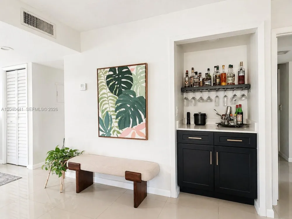 305 Lakeview Dr #204 Weston, FL 33326