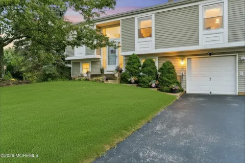 209 Hearth Court W