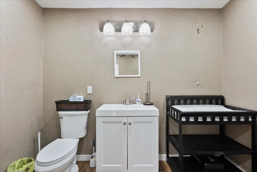 4215 Danek Road Crosby, TX 77532