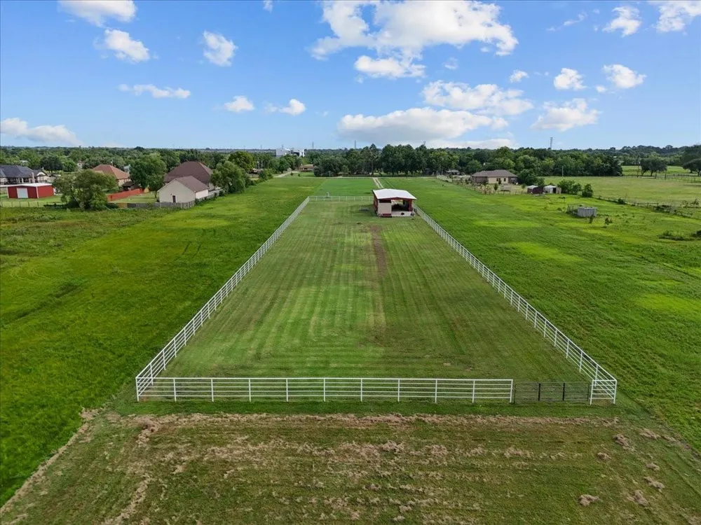 4215 Danek Road Crosby, TX 77532
