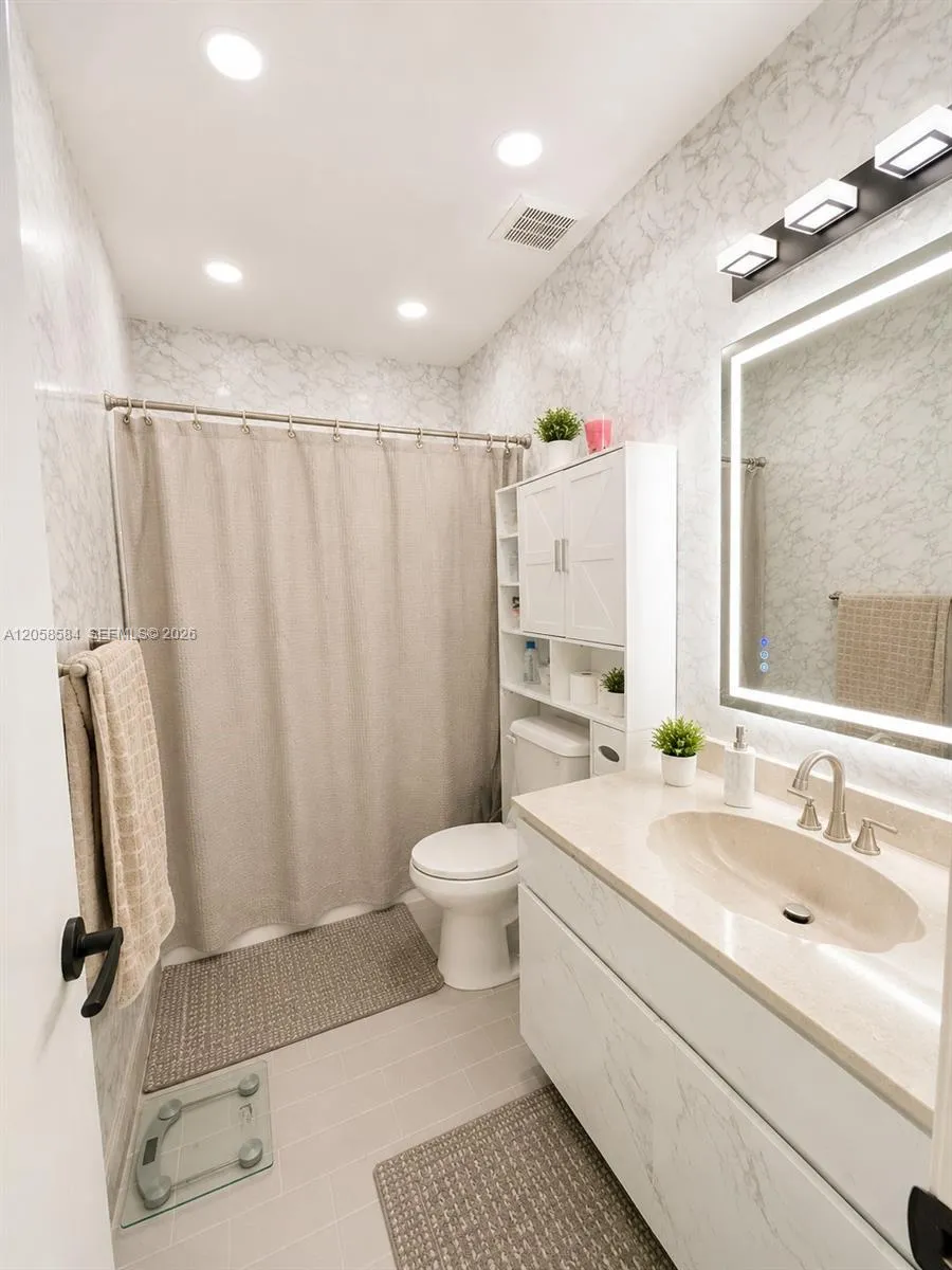 8261 SW 128 St #211 Pinecrest, FL 33156