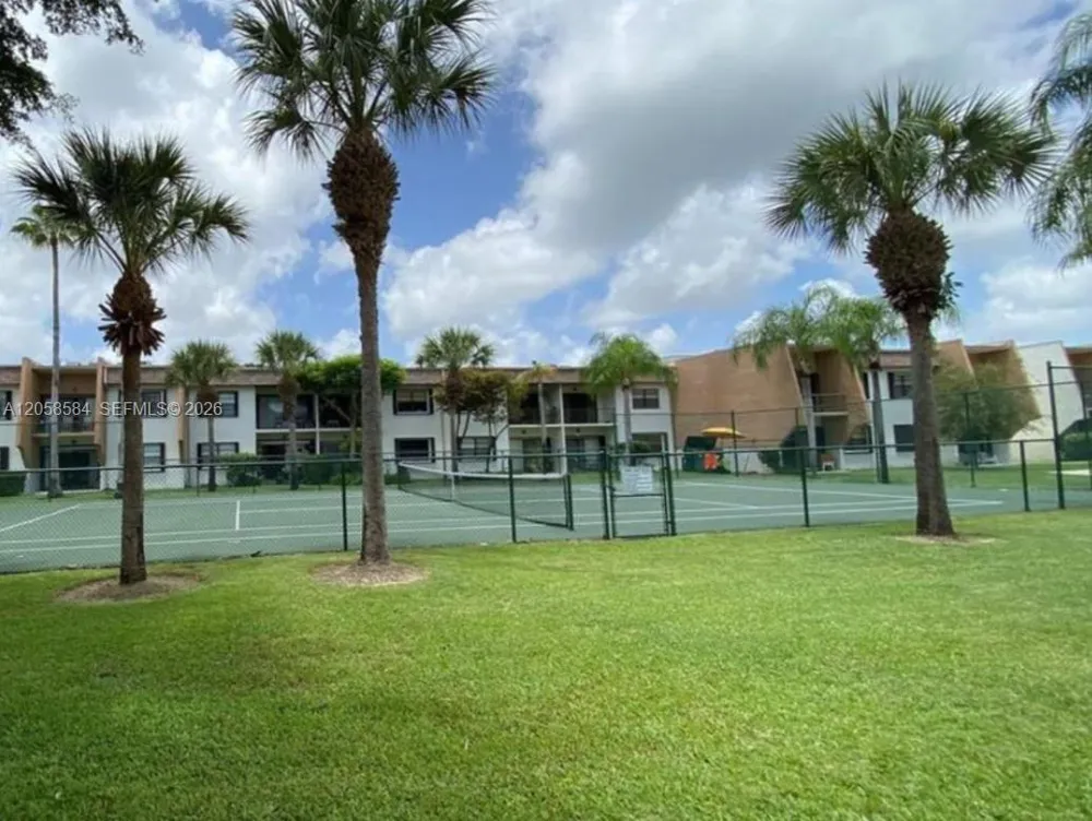 8261 SW 128 St #211 Pinecrest, FL 33156