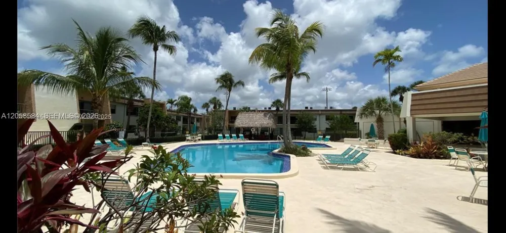 8261 SW 128 St #211 Pinecrest, FL 33156
