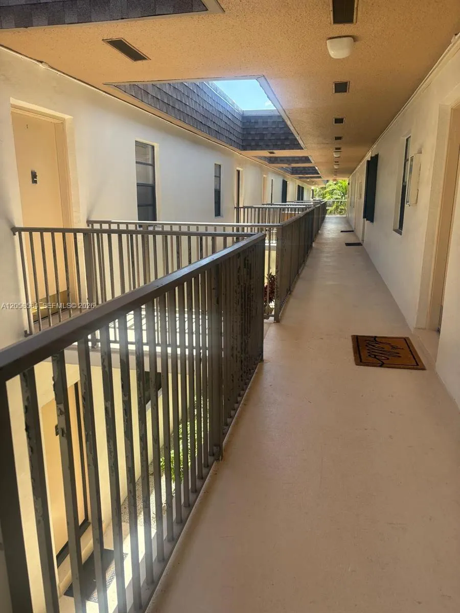 8261 SW 128 St #211 Pinecrest, FL 33156