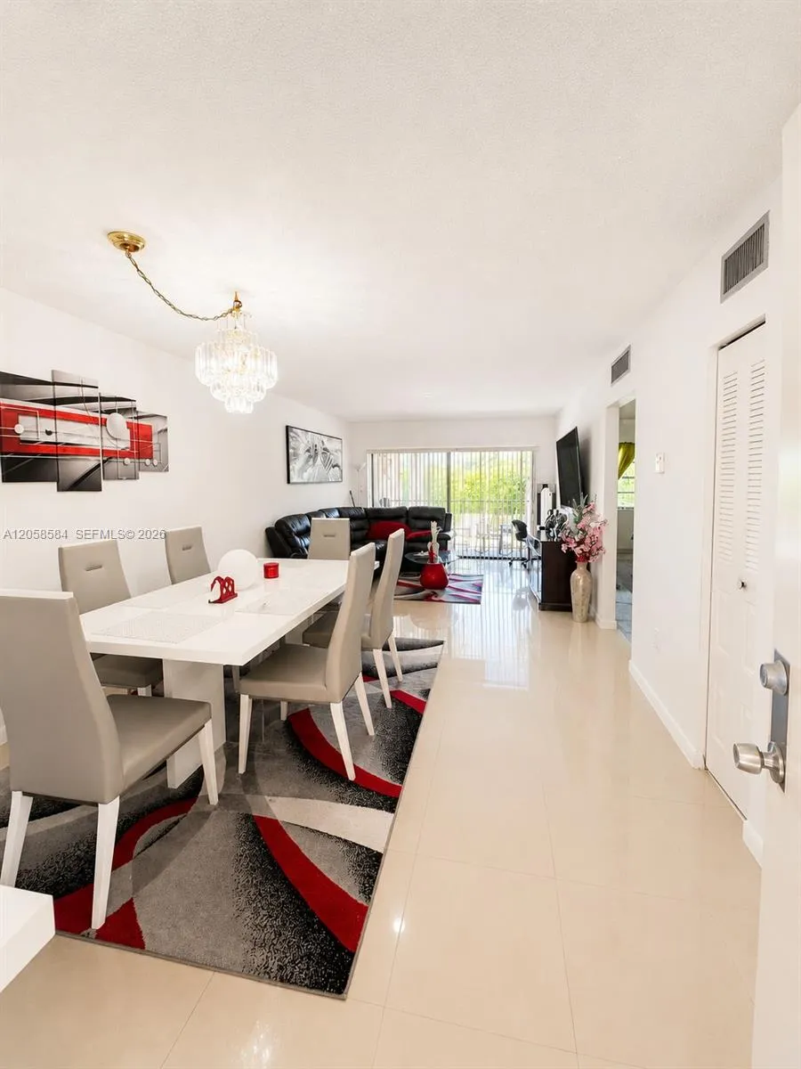 8261 SW 128 St #211 Pinecrest, FL 33156