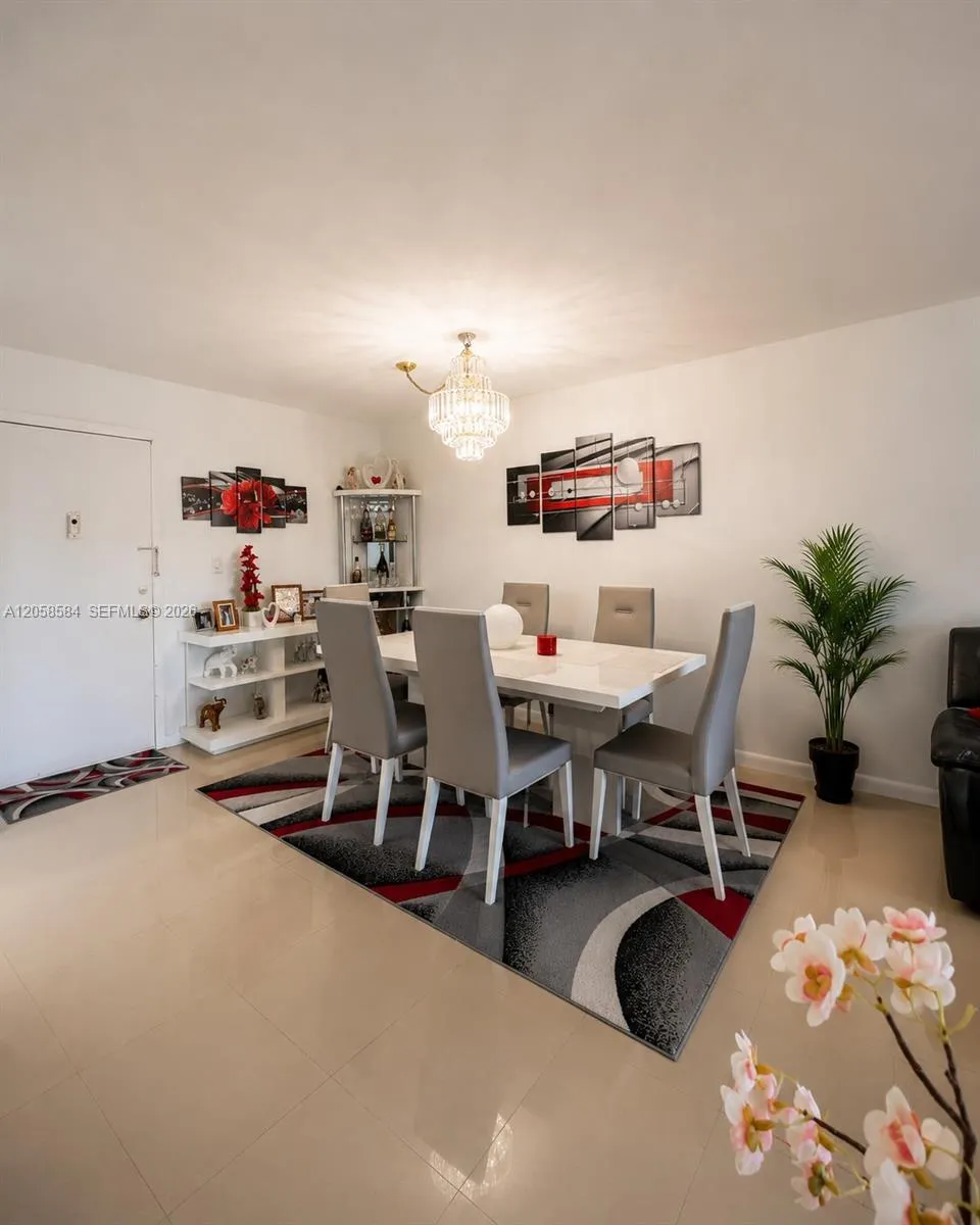 8261 SW 128 St #211 Pinecrest, FL 33156