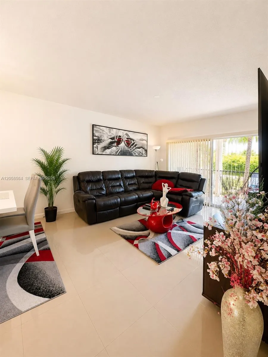 8261 SW 128 St #211 Pinecrest, FL 33156