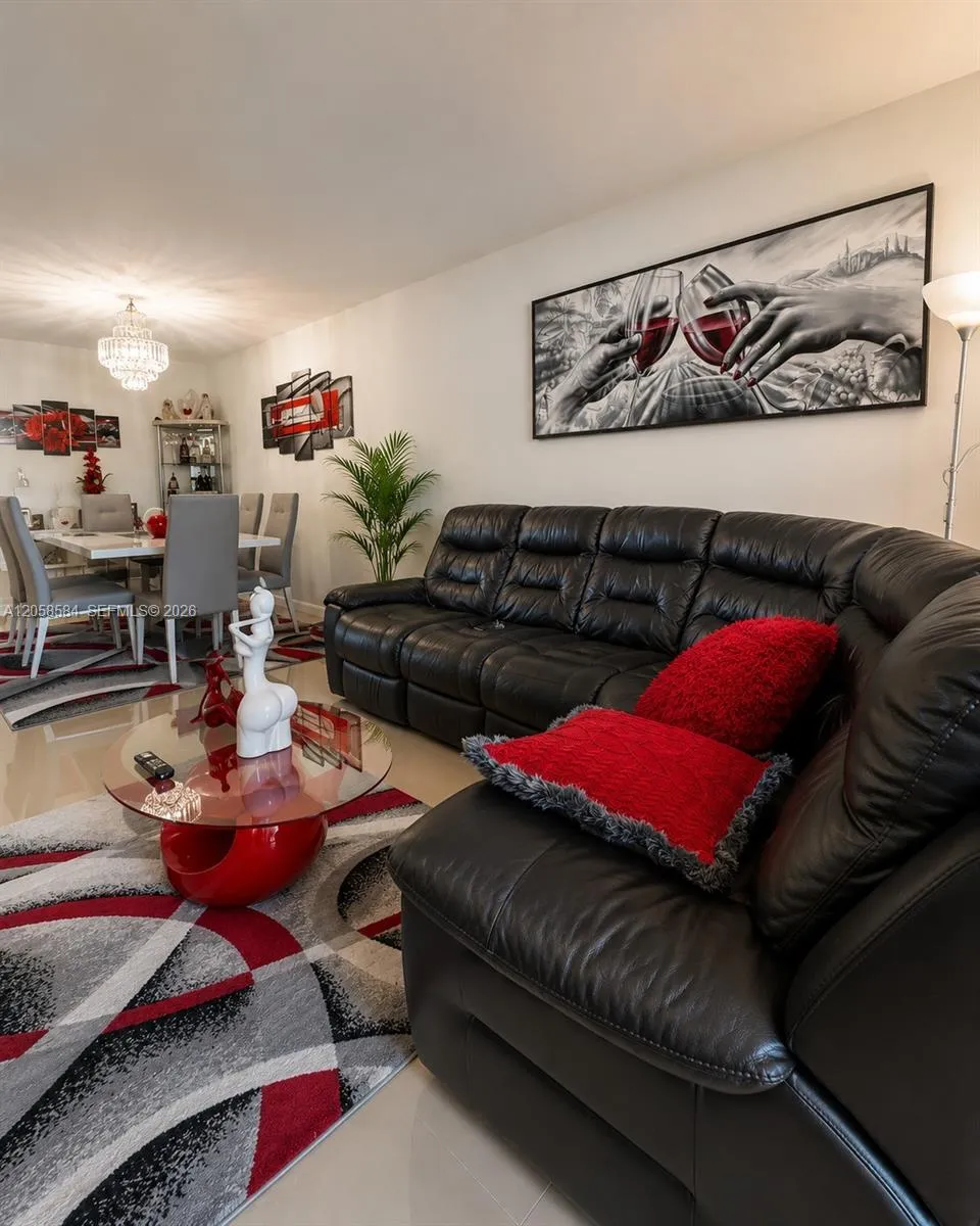 8261 SW 128 St #211 Pinecrest, FL 33156