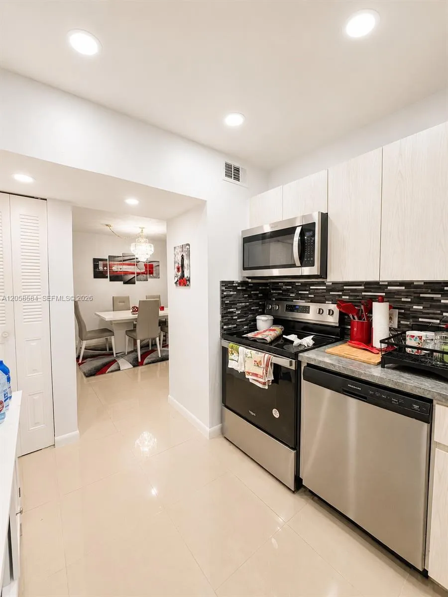 8261 SW 128 St #211 Pinecrest, FL 33156