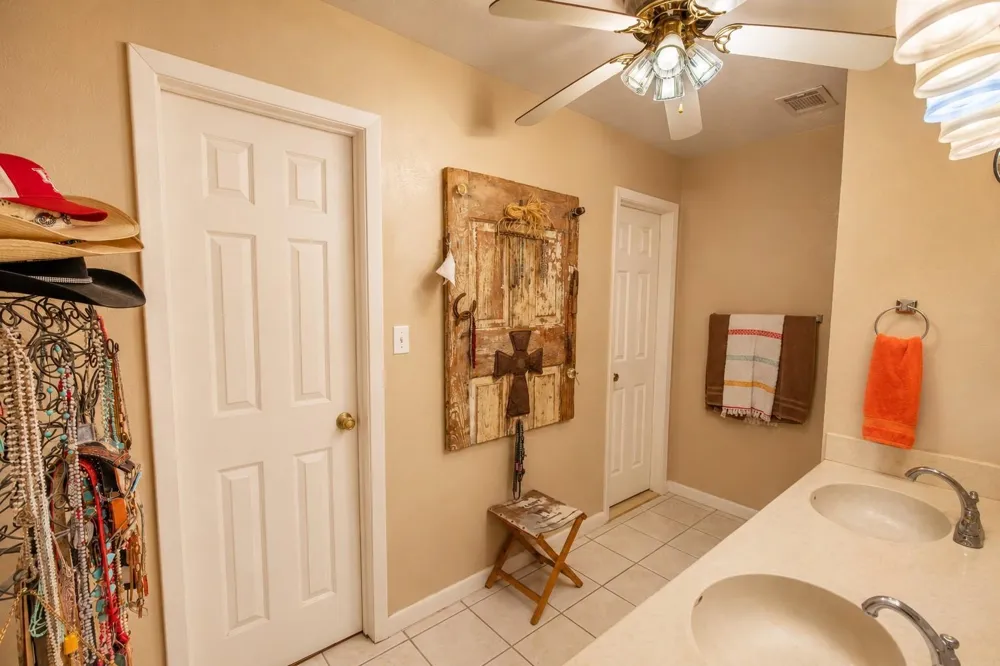 116 Briarwood Lane Bellville, TX 77418