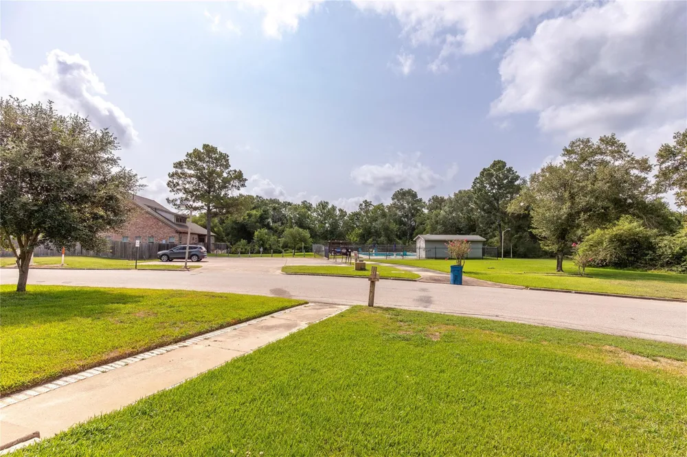 116 Briarwood Lane Bellville, TX 77418