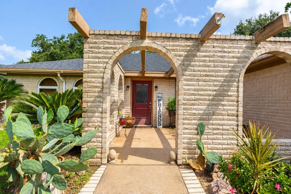 116 Briarwood Lane Bellville, TX 77418
