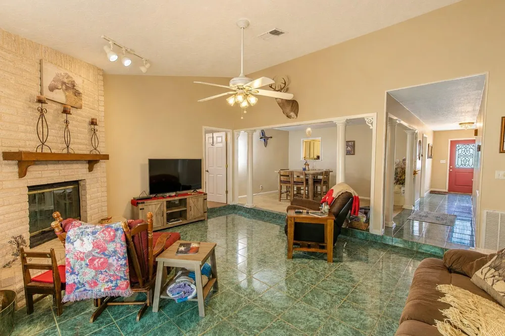 116 Briarwood Lane Bellville, TX 77418
