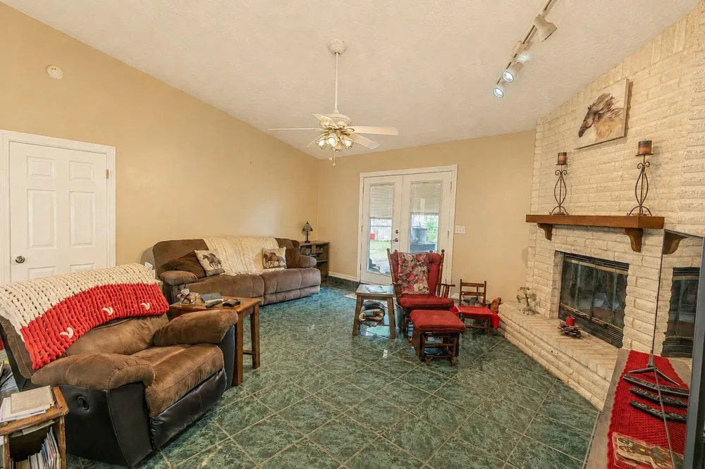 116 Briarwood Lane Bellville, TX 77418