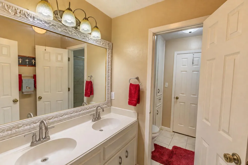 116 Briarwood Lane Bellville, TX 77418