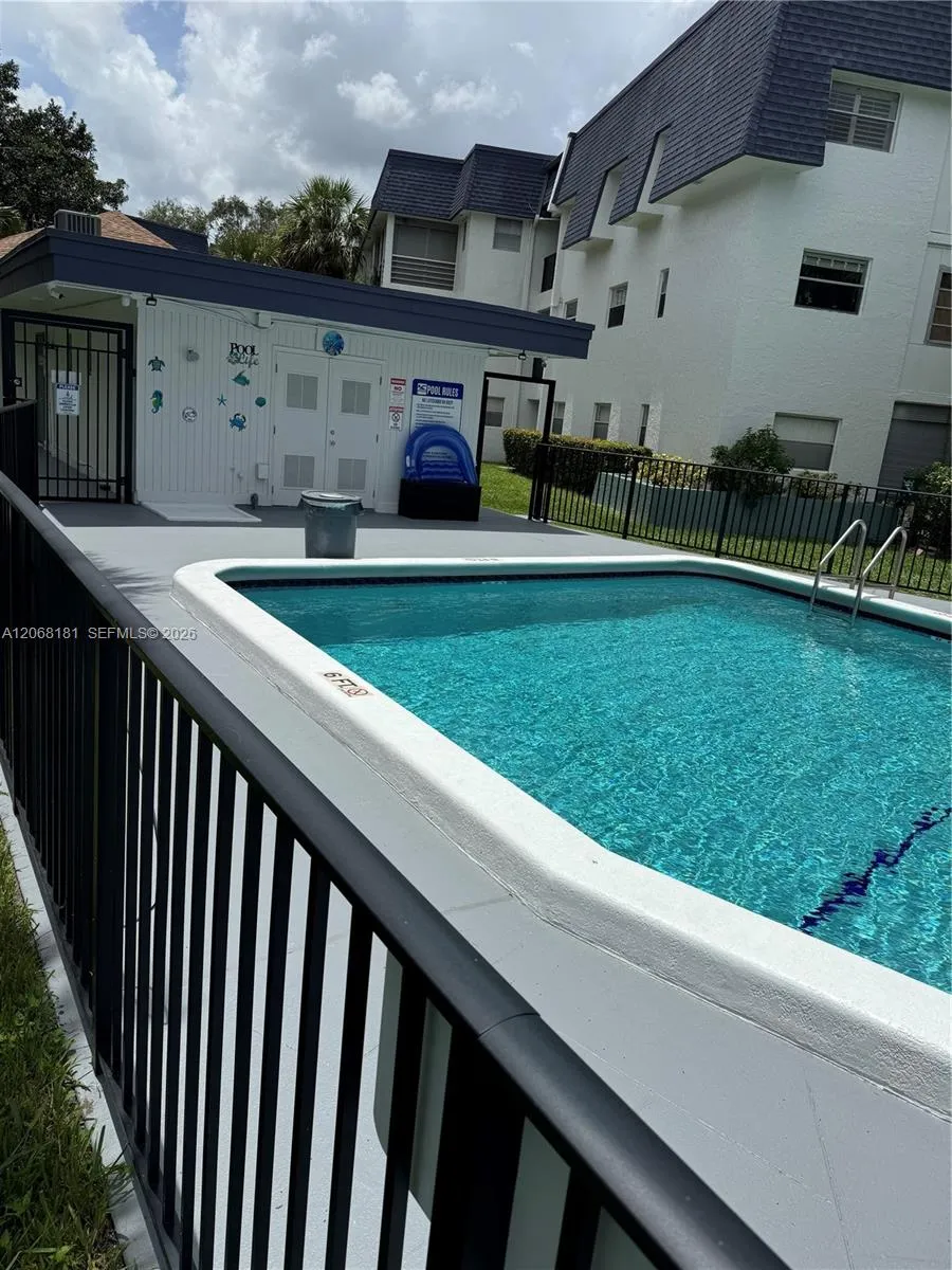 8002 Lagos De Campo Blvd #B-201 Tamarac, FL 33321