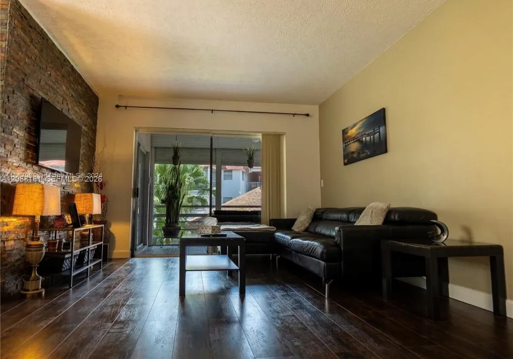 8002 Lagos De Campo Blvd #B-201 Tamarac, FL 33321