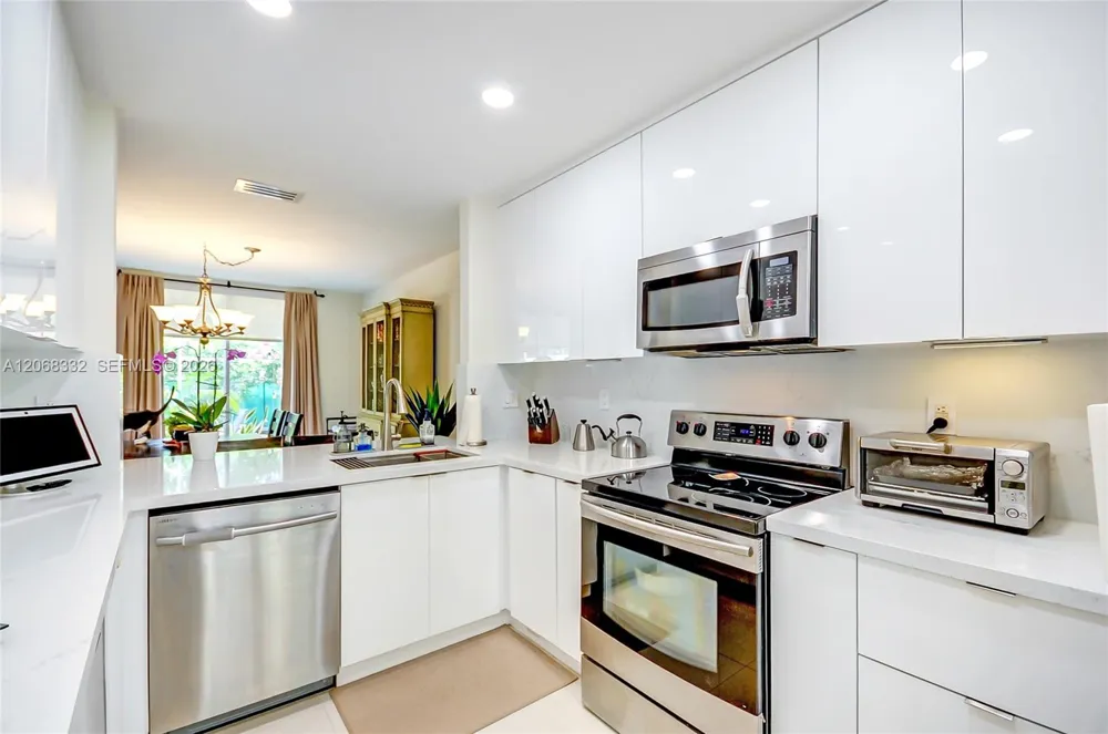 10237 NW 52nd Ln #10237 Doral, FL 33178