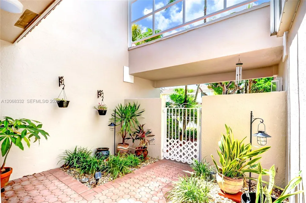 10237 NW 52nd Ln #10237 Doral, FL 33178