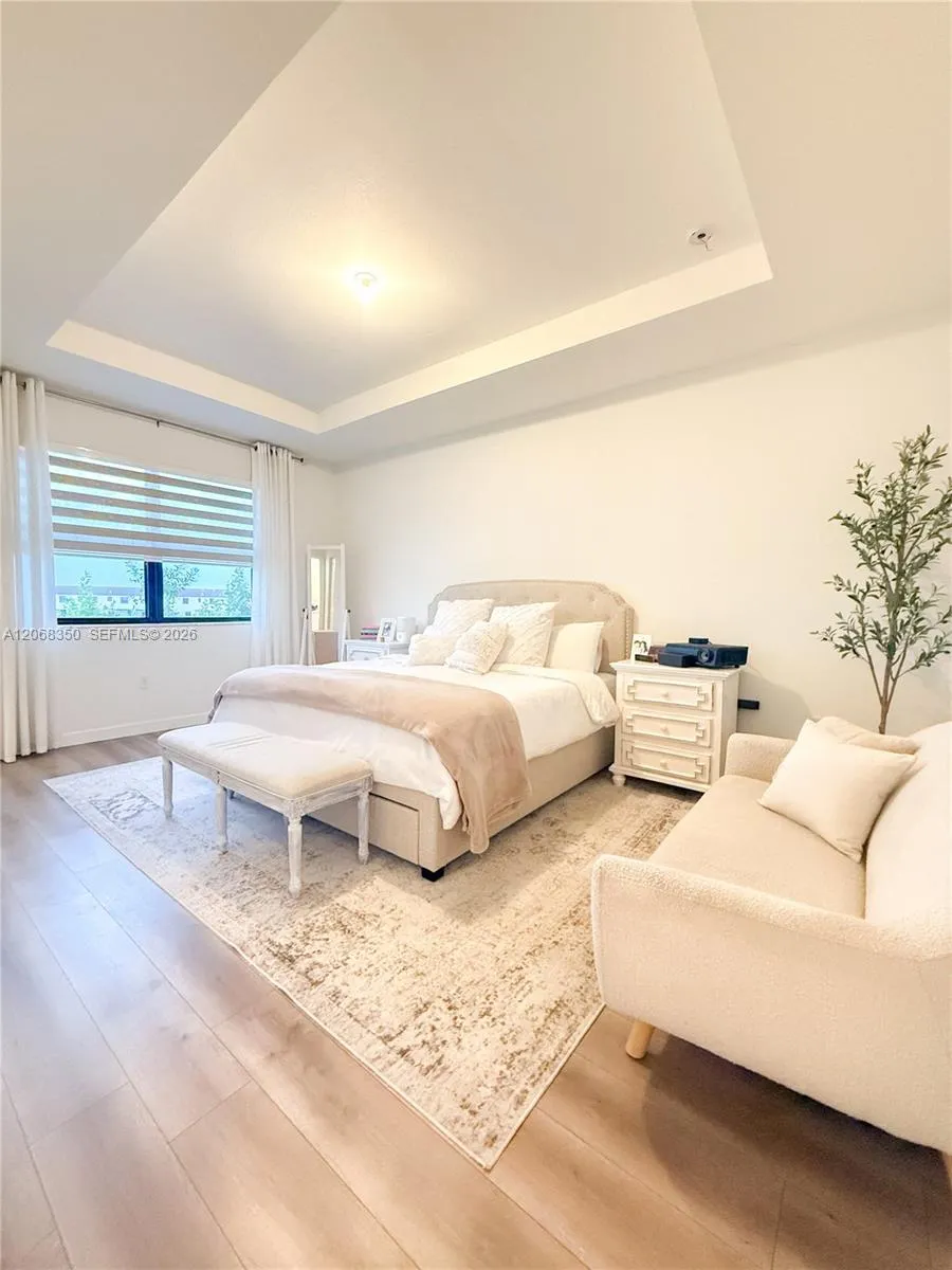 10095 SW 231 LN #. Miami, FL 33190