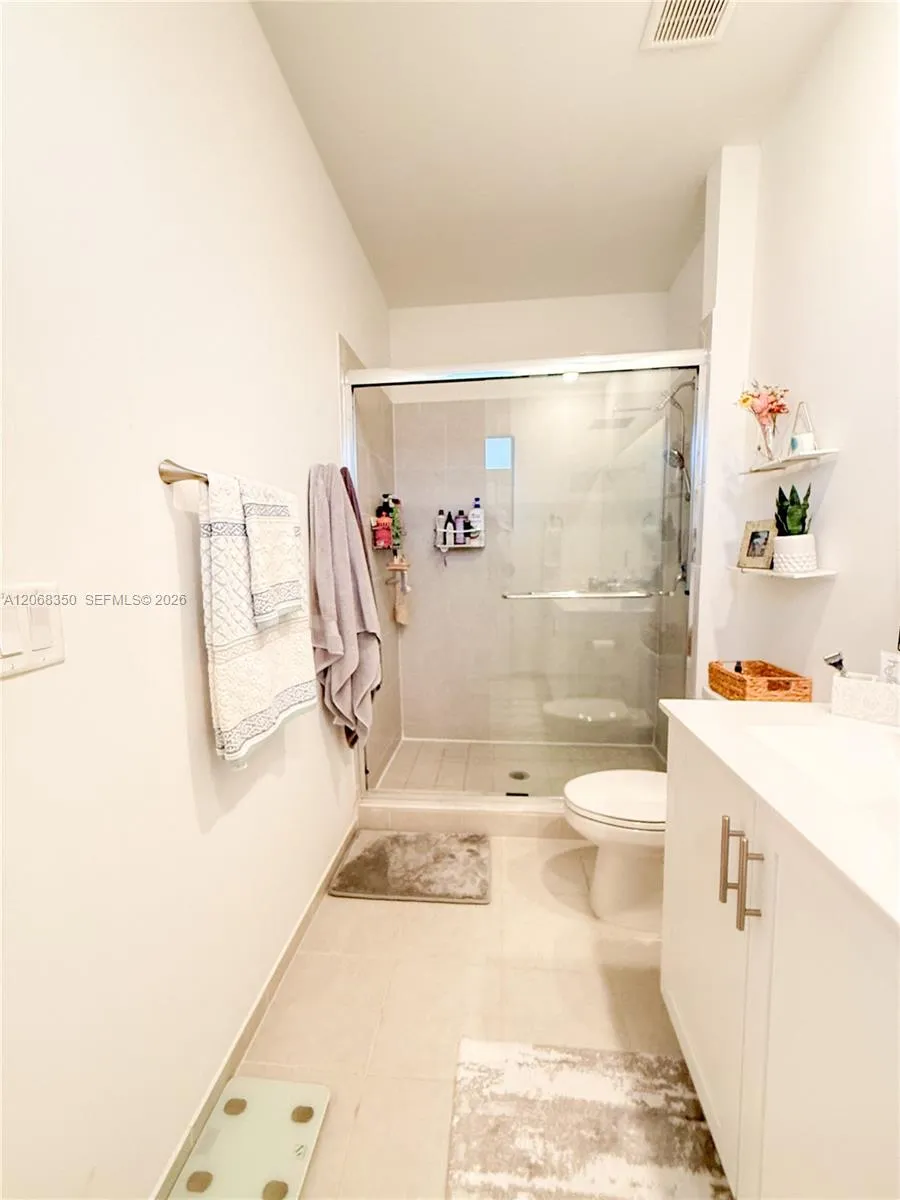 10095 SW 231 LN #. Miami, FL 33190