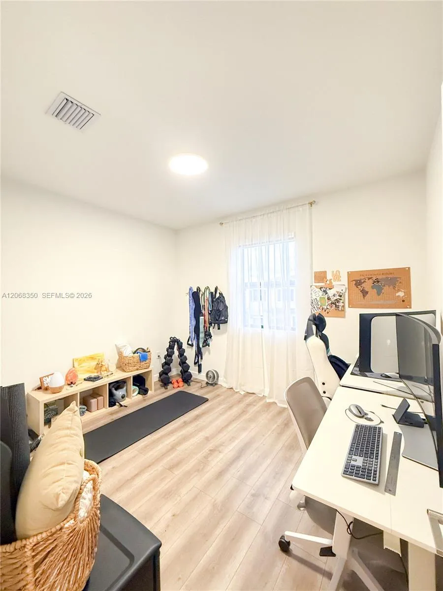 10095 SW 231 LN #. Miami, FL 33190