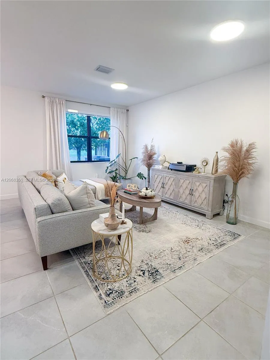 10095 SW 231 LN #. Miami, FL 33190